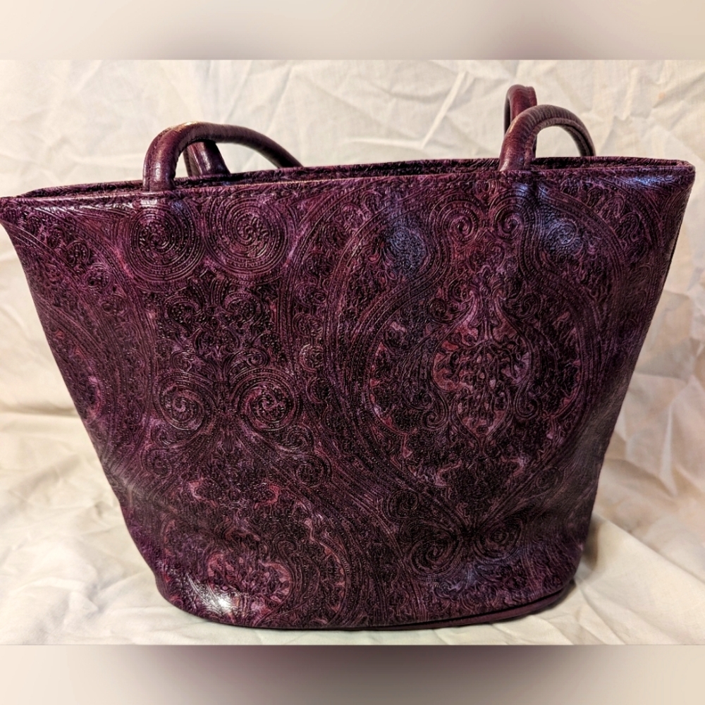 Bueno Textured Shoulder Bag